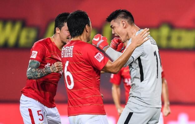  中超联赛迎来关键战，争冠保级白热化