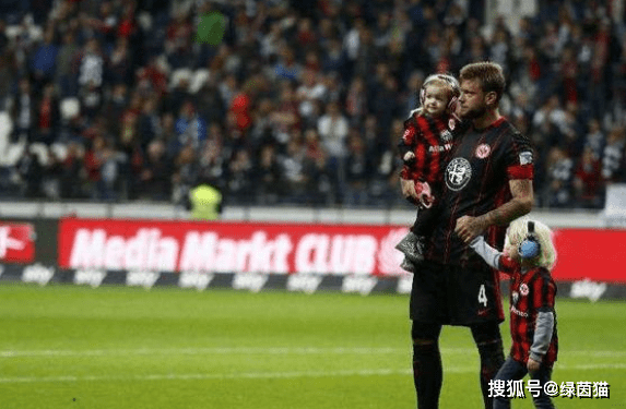  兹维列夫柏林登顶，本土作战斩获职业生涯首冠