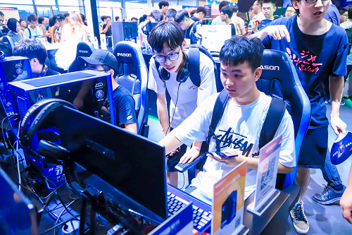  电竞主播人气爆棚带动粉丝经济