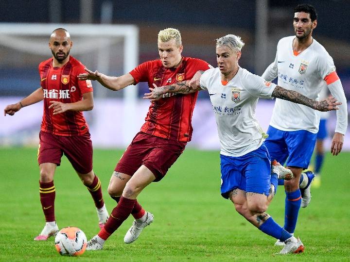  凯茨曼诺维奇硬地突破，索菲亚站首夺巡回赛冠军