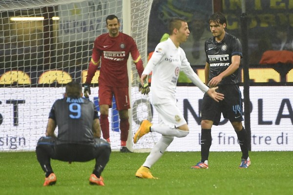  斯帕尔补时失误，到手三分变为一分  